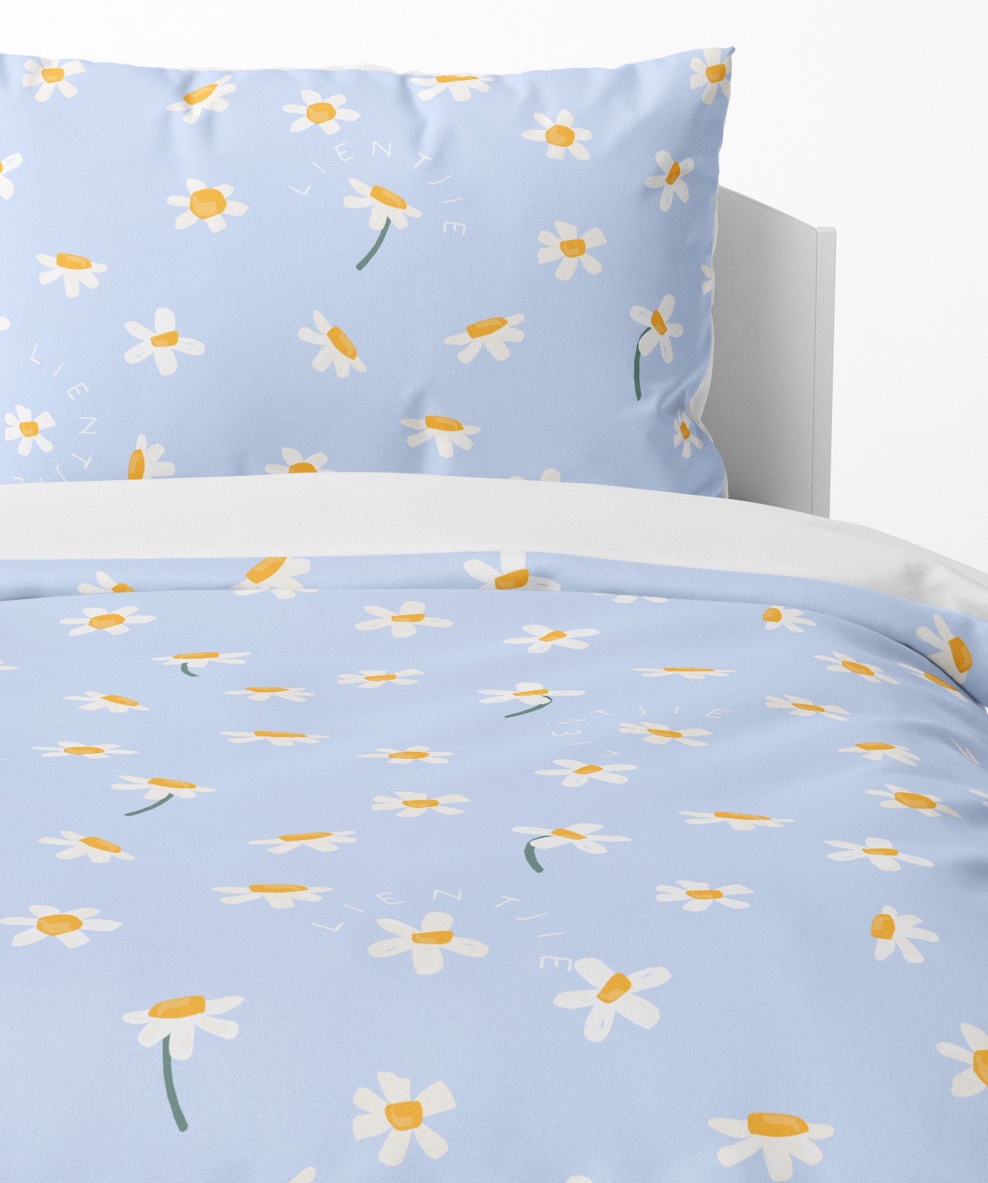 SWEET BLUE DAISIES BEDDING